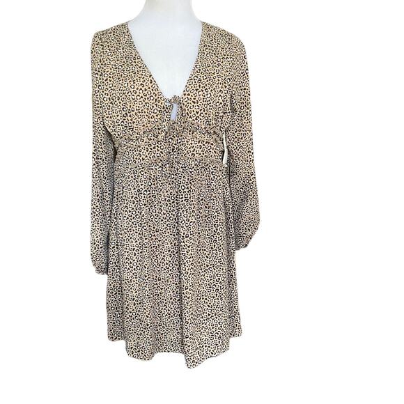 Altar'd State V Neck Tie Babydoll Dress Size Medium Animal Print NEW NWT AE203 - Picture 2 of 8